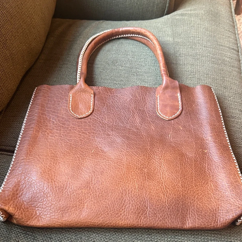 Elegant Brown Leather Tote - Picture 5 of 11